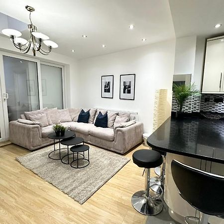 Modern Room In Spacious Home Londra Exterior foto