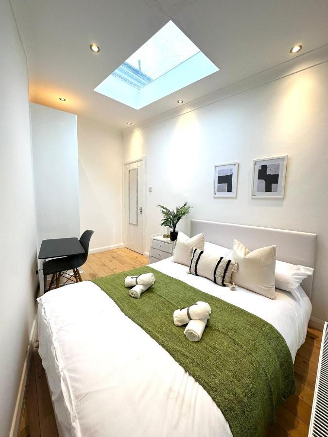 Modern Room In Spacious Home Londra Exterior foto